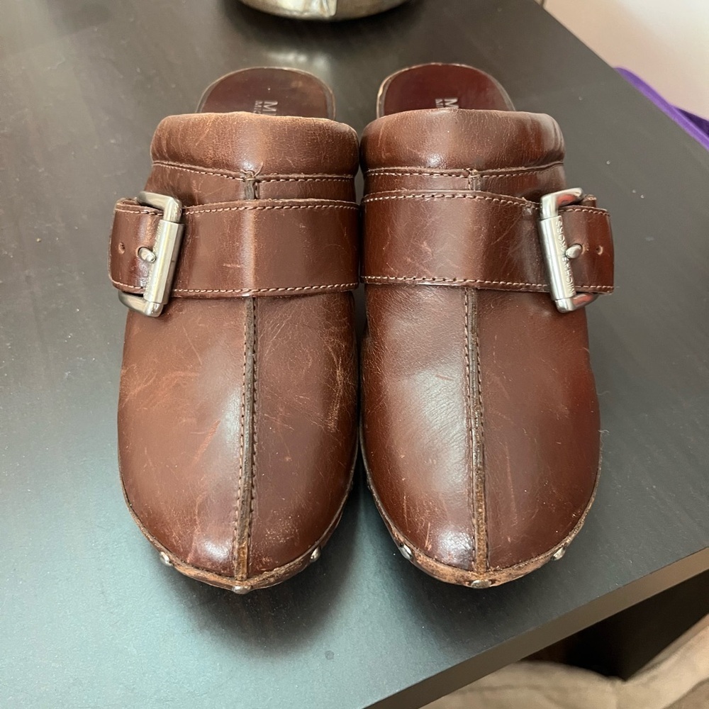 Women's Vintage Brown Leather Clogs with Studded Accents and Buckle Detail - 7M - Picture 3 of 6